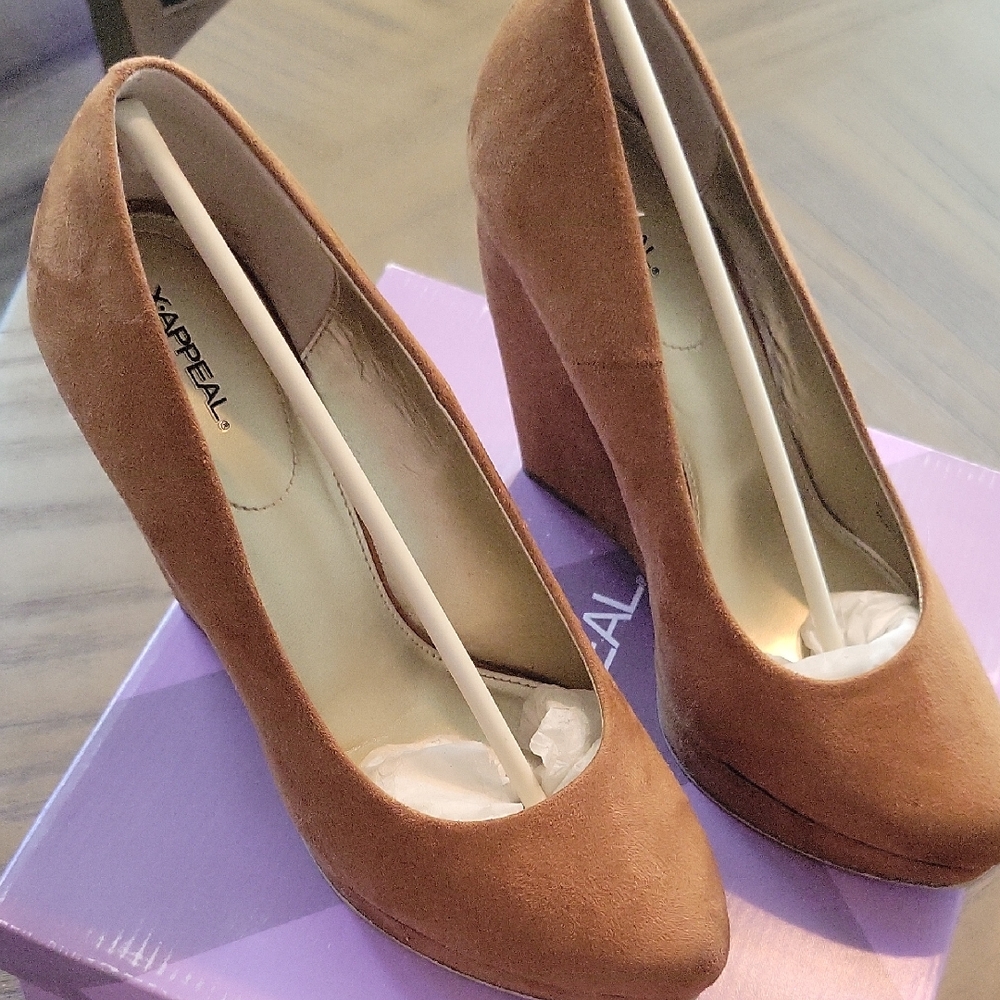 Xappeal Women's Brown Suede Heels